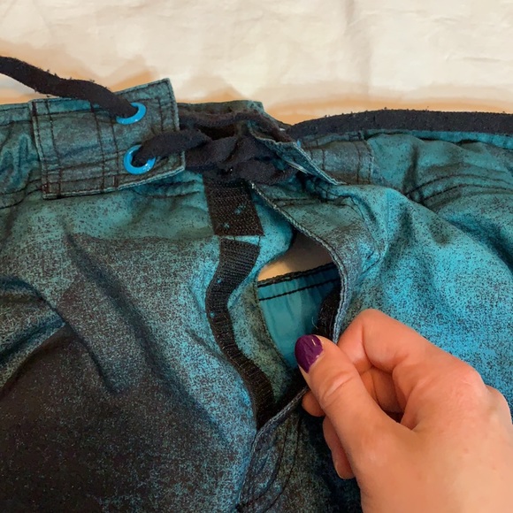 Men’s Speedo swim trunks size L - Picture 8 of 10